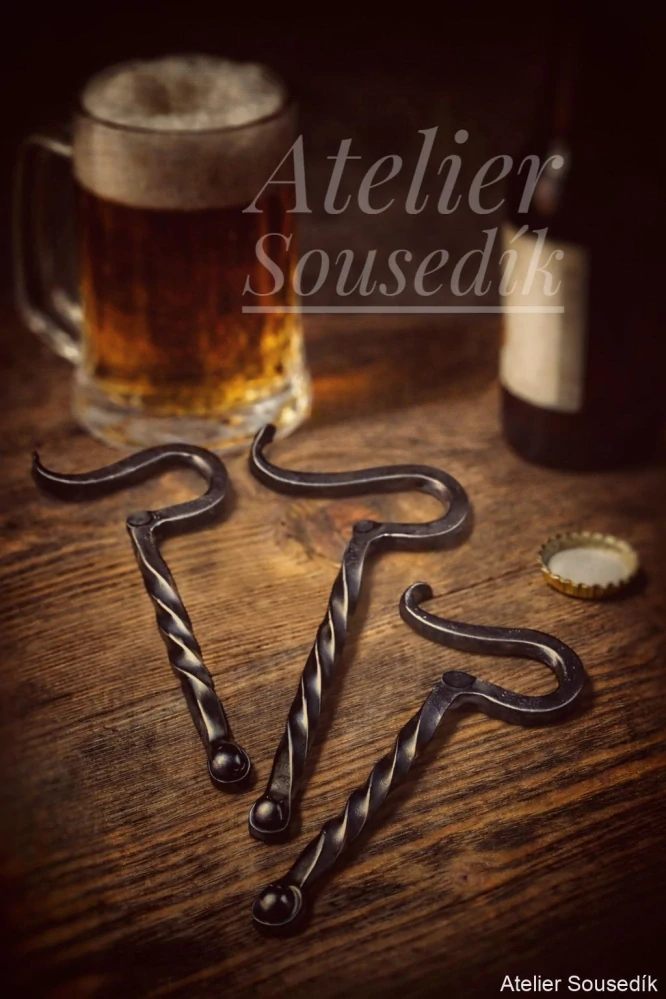 Kovaný otvírák na pivo